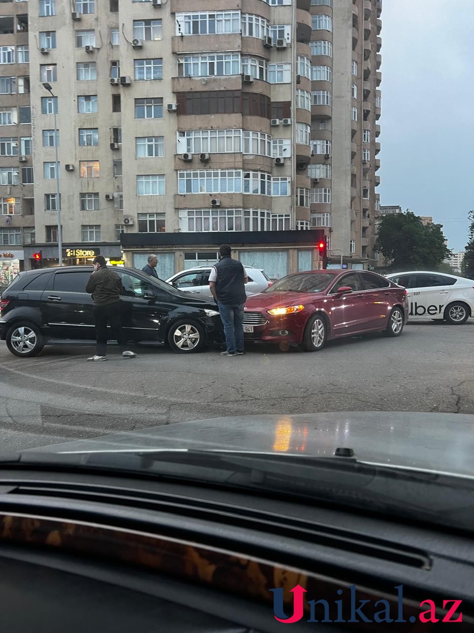 Bakıda avtomobillər toqquşdu - FOTO